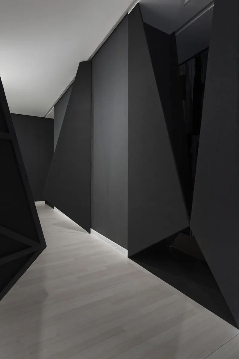 The Nation Loves It, installation view Ludwig Museum Budapest, 2015, photo: Tamás Bujnovszky