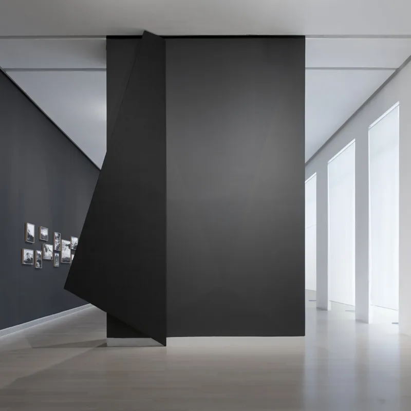 The Nation Loves It, installation view Ludwig Museum Budapest, 2015, photo: Tamás Bujnovszky
