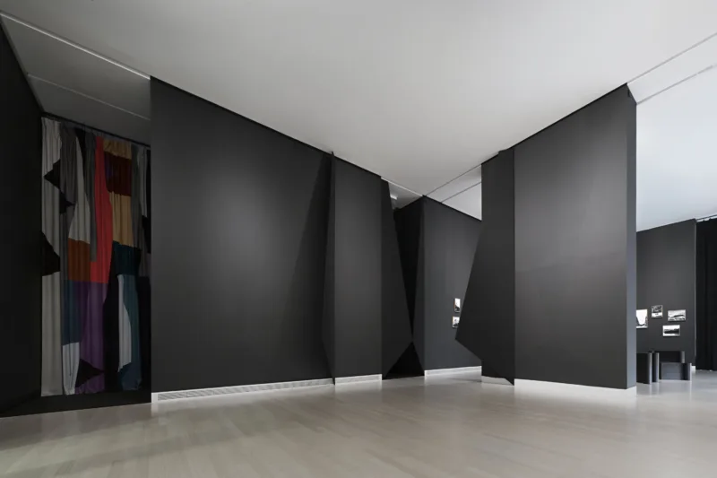The Nation Loves It, installation view Ludwig Museum Budapest, 2015, photo: Tamás Bujnovszky